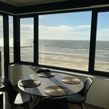Volledig Gerenoveerd Met Zeezicht Apartment