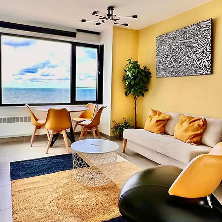 Volledig Gerenoveerd Met Zeezicht Apartment *